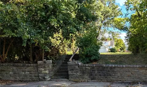 246 Coolspring St, Uniontown, PA 15401