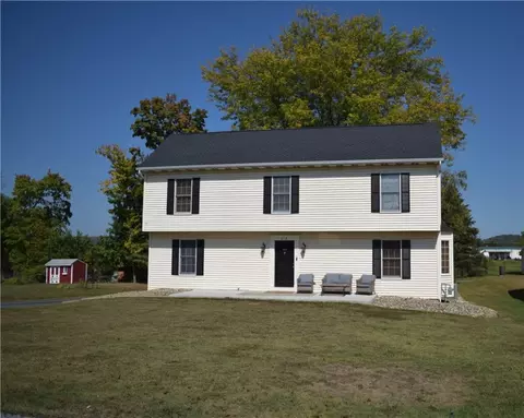 412 Circle Dr, Ellwood City, PA 16117