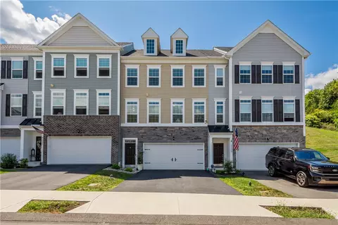 2227 Shawnee Dr, Washington, PA 15301