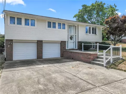 129 Bainbridge Dr, Aliquippa, PA 15001