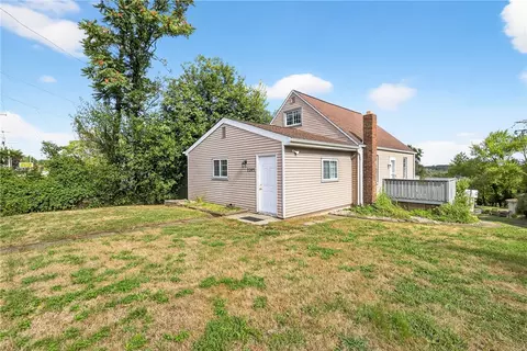 2205 Conway Wallrose Rd, Freedom, PA 15042