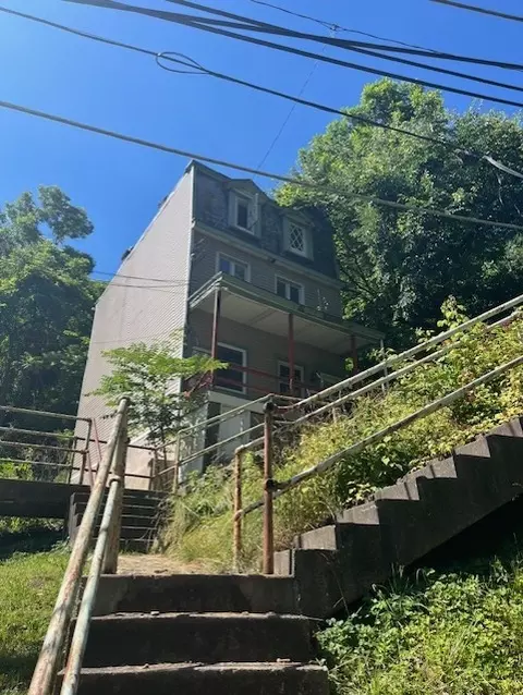 635 Rising Main, Pittsburgh, PA 15212
