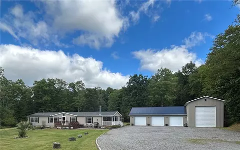 155 E Oak Grove Ln, Harrisville, PA 16038