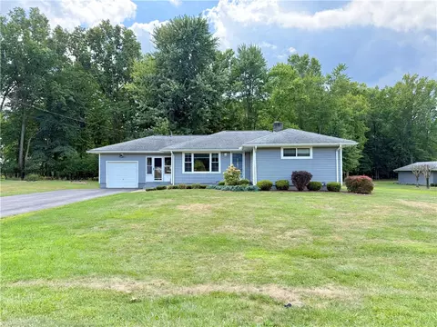11 Manor Ave, New Castle, PA 16105