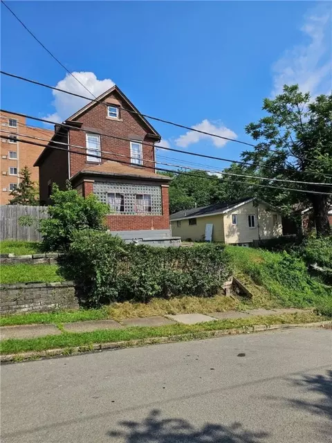 564 3rd St, Clairton, PA 15025