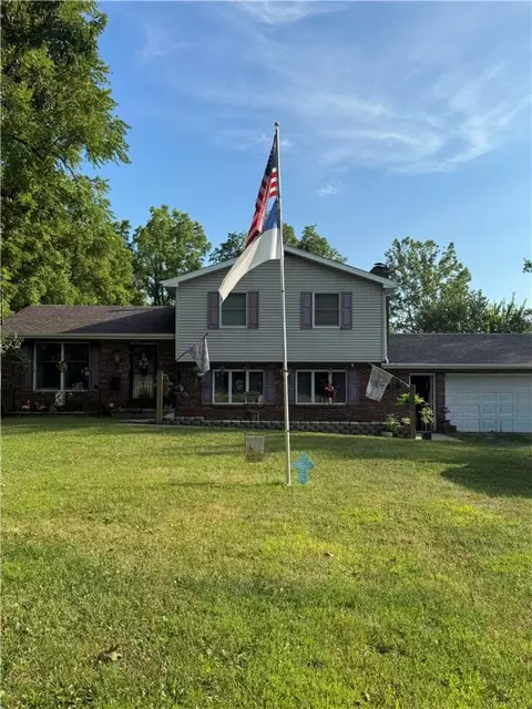 1652 Frew Mill Rd, New Castle, PA 16101
