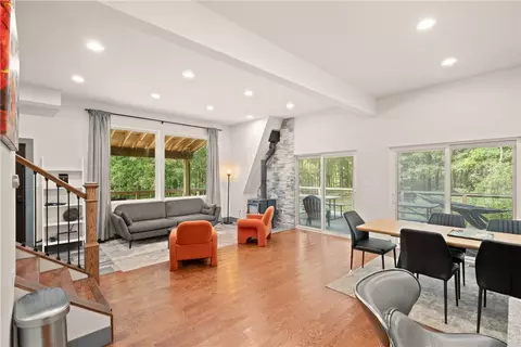 Living - 146 Luna Way, Markleton, PA 15551 photo 2 of 5