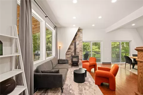Living - 146 Luna Way, Markleton, PA 15551 photo 3 of 5