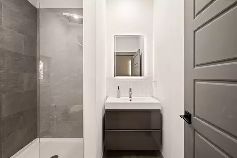 Bath - 146 Luna Way, Markleton, PA 15551 photo 2 of 5