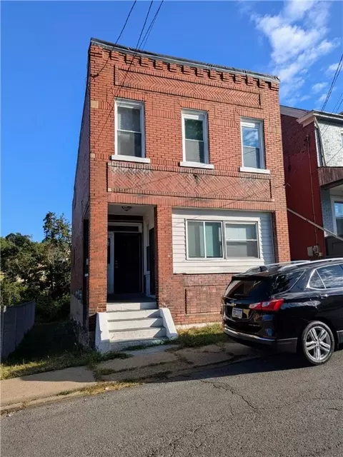 82 Harlem Ave, Mckees Rocks, PA 15136