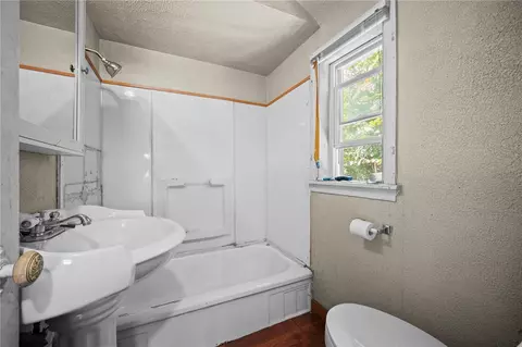 Bath - 811 N State, Clairton, PA 15025 photo 1 of 1