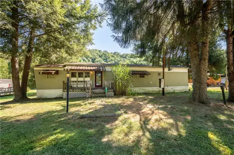 125 Hillvue Ln, Evans City, PA 16033