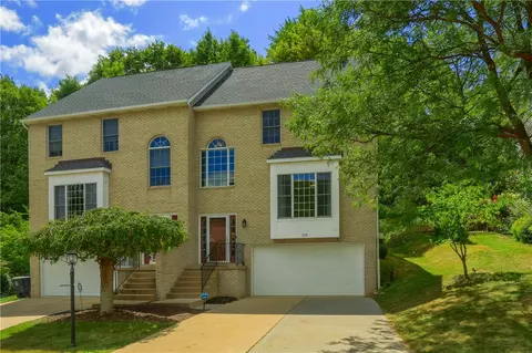 128 Hampshire Dr, Cranberry Township, PA 16066