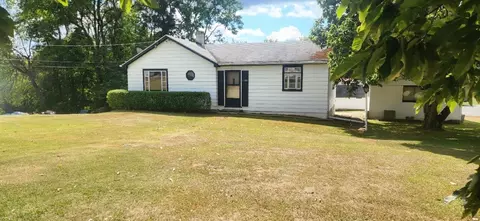 1395 Lark Dr, Ellwood City, PA 16117