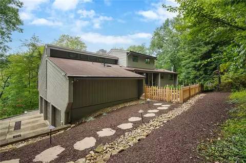 2638 Woodmont Ln, Wexford, PA 15090