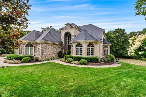 4800 Stonebridge Dr, Gibsonia, PA 15044