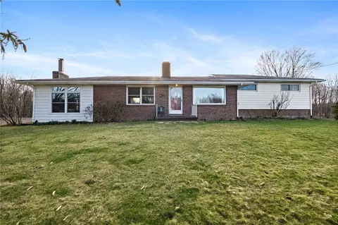 66 Black Run Rd, Grove City, PA 16127