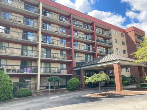 1987 Centurion Dr #408, Pittsburgh, PA 15221
