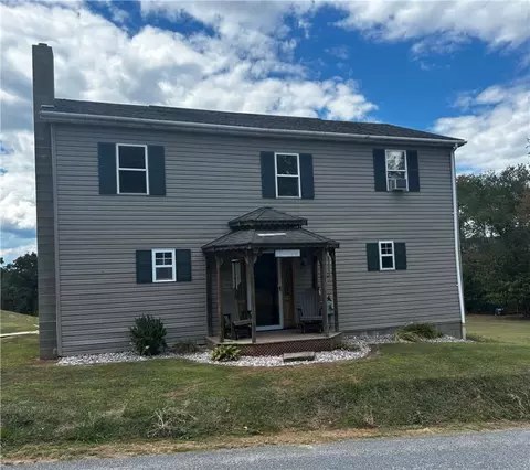 205 Beaufort Rd, New Florence, PA 15944
