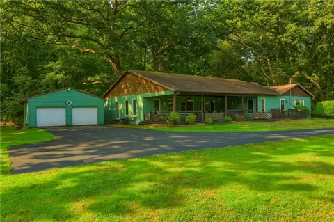 2140 Trout Island Rd, Hermitage, PA 16148