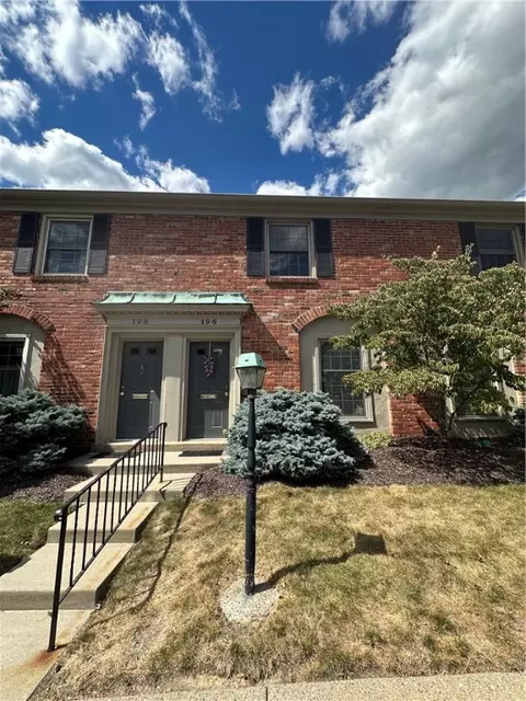 196 Jamestown Dr, Pittsburgh, PA 15216