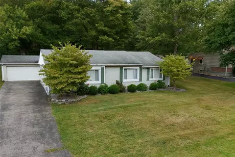 890 Bechtol Ave, Sharon, PA 16146