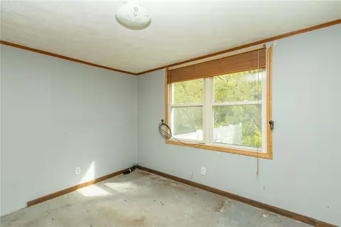Bedroom - 237 Beaver Run Rd, Apollo, PA 15613 photo 2 of 5