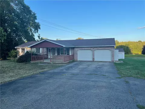 33 Hogue Rd, West Middlesex, PA 16159