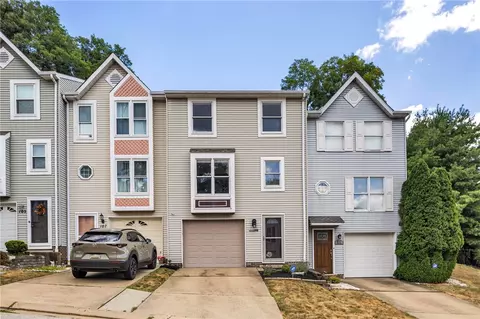 109 Village Dr, Pittsburgh, PA 15227