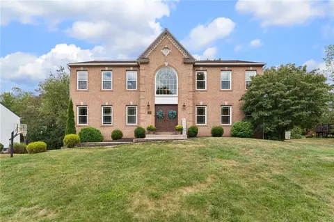 402 Schomburg Ct, Cranberry Township, PA 16066