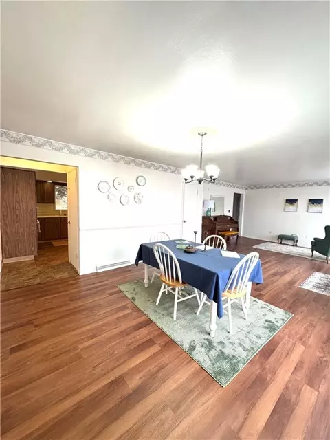 Dining - 627 Wayne Ave, Monaca, PA 15061 photo 2 of 3