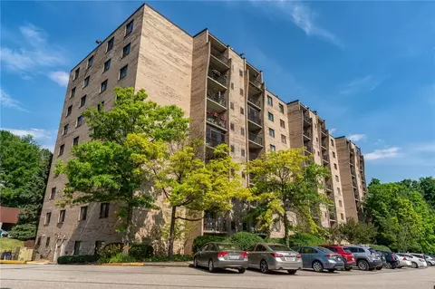 1400 Smokey Wood Dr #801, Pittsburgh, PA 15218