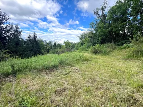 182 Palm Ct, Jeannette, PA 15644