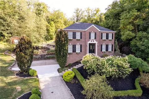 109 Fieldstone Ct, Jeannette, PA 15644