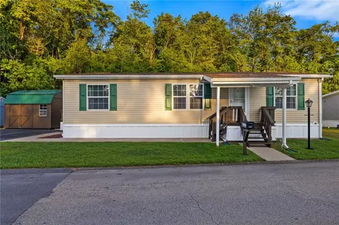25 Parkvue Dr, Finleyville, PA 15332