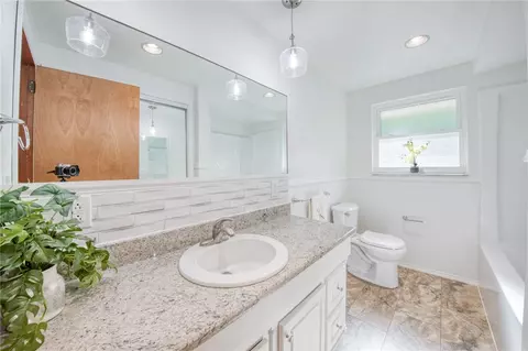Bath - 7315 Ringertown, Export, PA 15632 photo 1 of 2