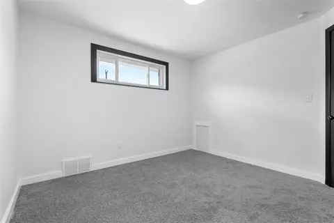 Bedroom - 112 Eileen Dr, Pittsburgh, PA 15214 photo 4 of 8