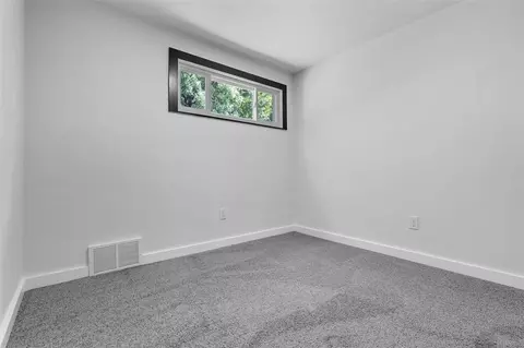Bedroom - 112 Eileen Dr, Pittsburgh, PA 15214 photo 2 of 8