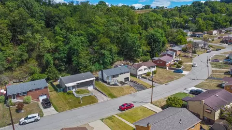 View/Area - 112 Eileen Dr, Pittsburgh, PA 15214 photo 2 of 4