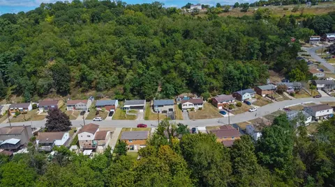 View/Area - 112 Eileen Dr, Pittsburgh, PA 15214 photo 4 of 4
