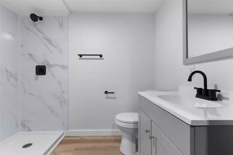 Bath - 112 Eileen Dr, Pittsburgh, PA 15214 photo 2 of 2