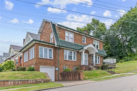 552 Halcomb Ave, Clairton, PA 15025 photo 2