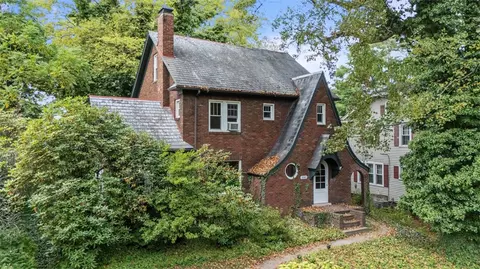 1081 Connoquenessing Ter, Ellwood City, PA 16117
