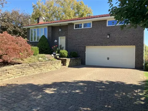 2261 Thomas Dr, Irwin, PA 15642