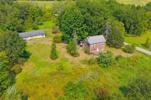 828 Brownhome Rd, New Castle, PA 16101