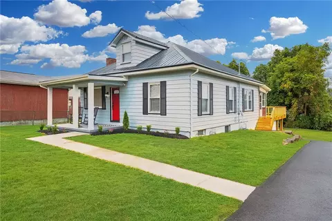 1430 Old Butler Rd, New Castle, PA 16101
