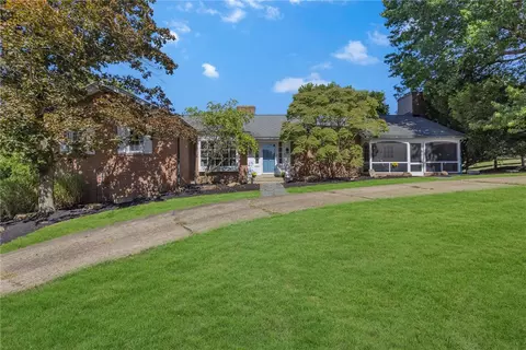 1 Bonnieview Dr, Beaver Falls, PA 15010
