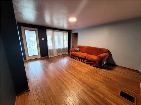 Living - 504 S Ruby St, Derry, PA 15627 photo 2 of 2
