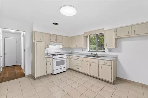 70 Webster Ave, North Irwin, PA 15642 photo 8