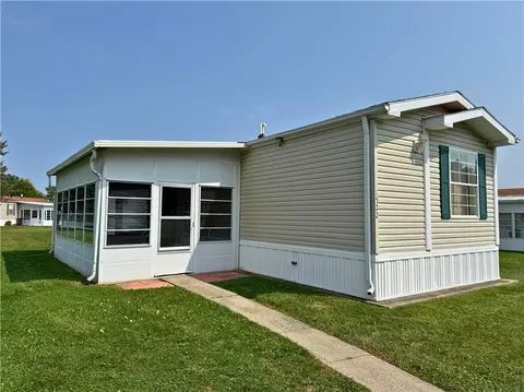 1522 Lee Ln, Grove City, PA 16127